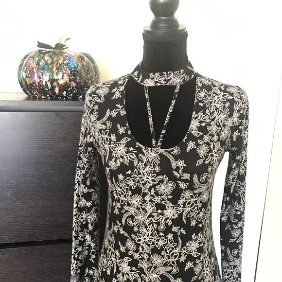 # Floral Black & White Choker Neck Long Top / Dress Size X-Small - Picture 3 of 8